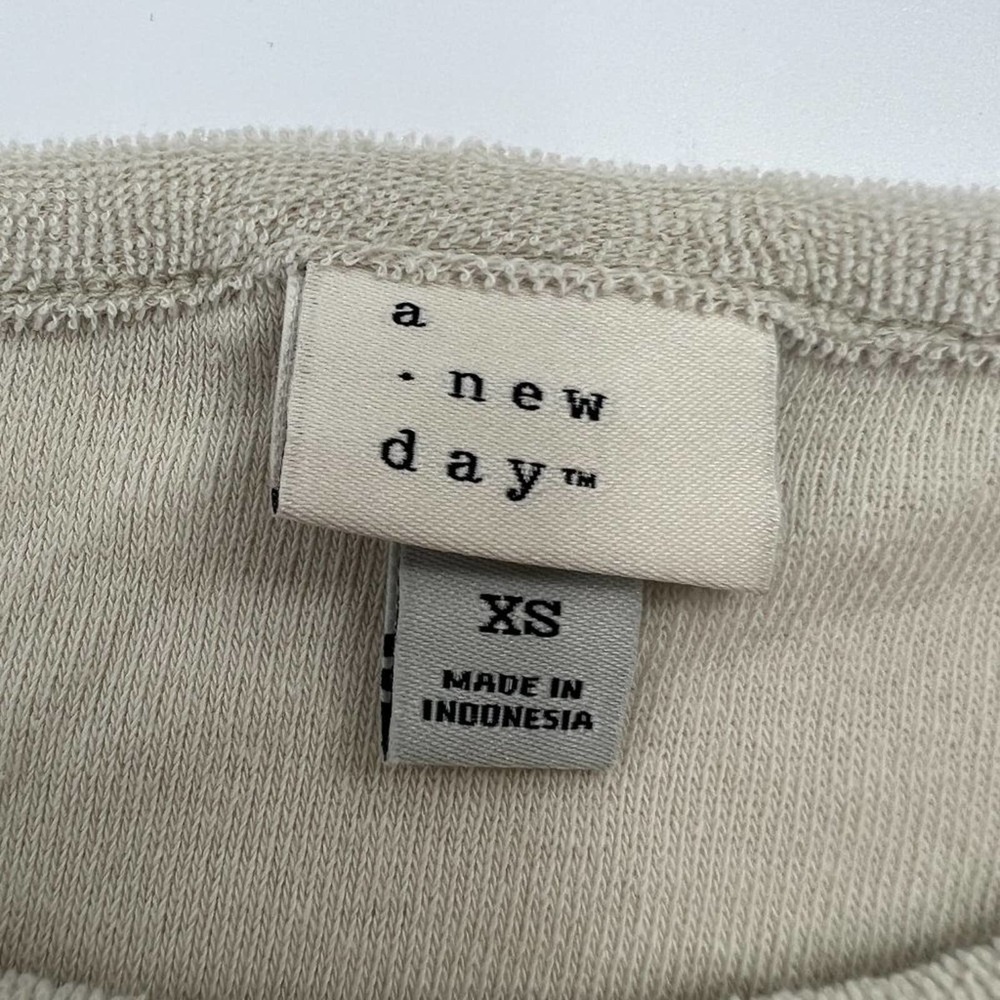 A New Day Women's Sleeveless Crew Neck Casual Terry Tank Top Pullover Tan XS NWT - Picture 4 of 7